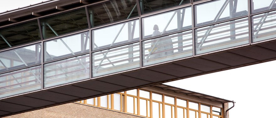 Bro mellan Göteborgs universitet och Sahlgrenska universitetssjukhuset